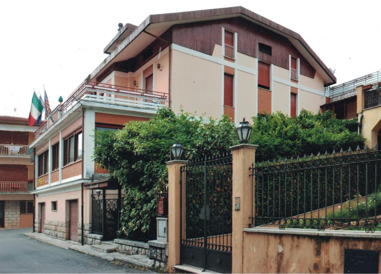 Albergo La Perla Civitella Roveto Exterior foto